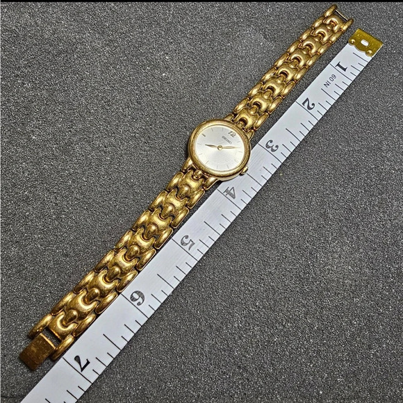 Seiko Ladies Quartz Cocktail Watch Gold Tone Working 7 Inch Bracelet V700-6389 - Picture 10 of 10